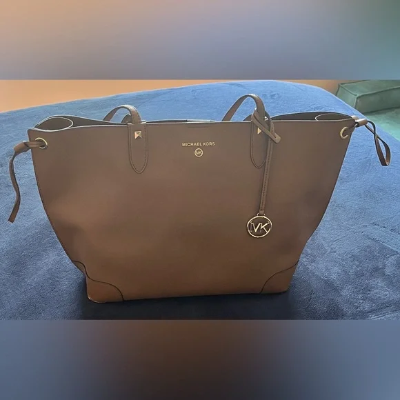 Michael Kors Tote Bag - Picture 3 of 14